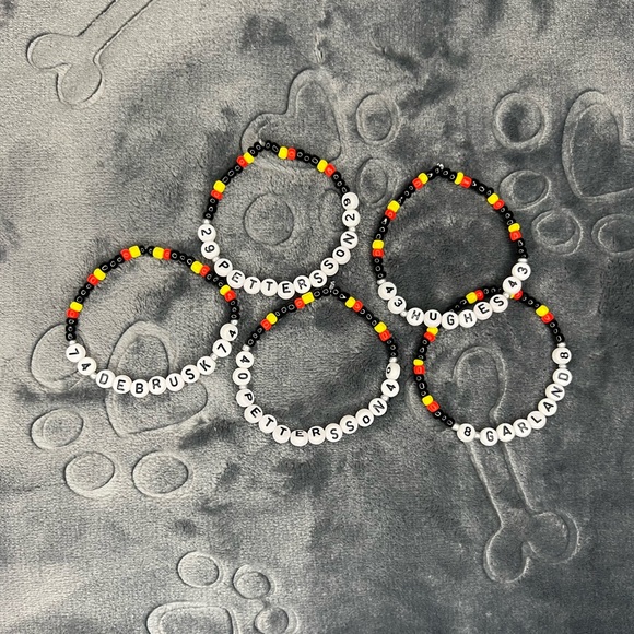 Handmade Canucks stretchy bracelets - pick 5 - flying skate colours - Picture 2 of 2